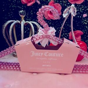 🩷🍒Juicy couture faux pink pearl hangers